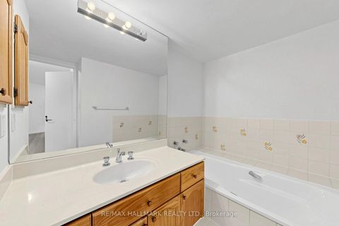 Photo 18 at 911 - 10 Kenneth Avenue, Willowdale East, Toronto