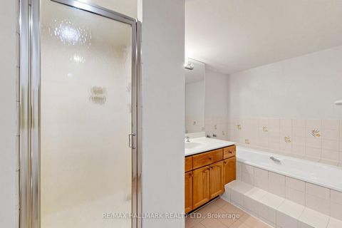 Photo 19 at 911 - 10 Kenneth Avenue, Willowdale East, Toronto