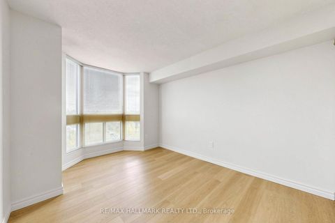 Photo 20 at 911 - 10 Kenneth Avenue, Willowdale East, Toronto