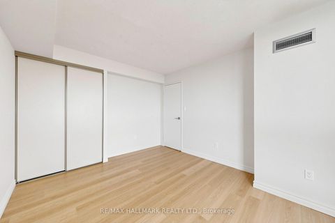 Photo 22 at 911 - 10 Kenneth Avenue, Willowdale East, Toronto