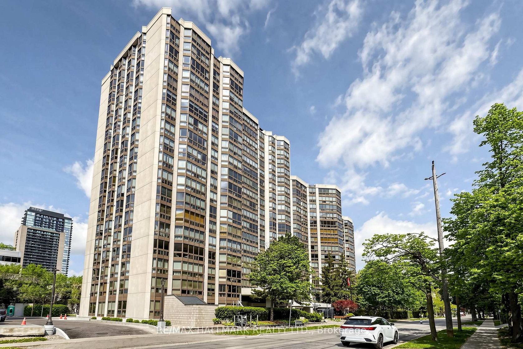 911 - 10 Kenneth Avenue, Willowdale East, Toronto 
