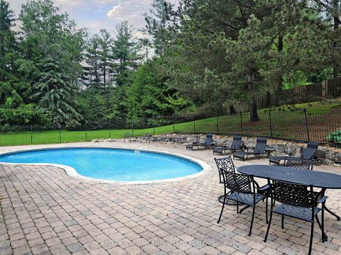 Photo 36 at 544 Woodland Acres Crescent, Rural Vaughan, Vaughan