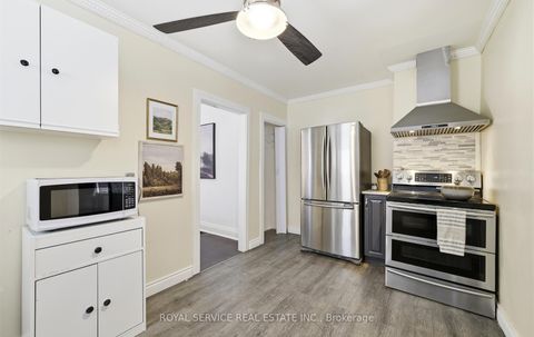 Photo 11 at 14 Liberty Place, Bowmanville, Clarington