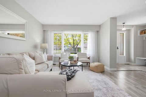 Photo 4 at 449 Lanark Drive, McLaughlin, Oshawa