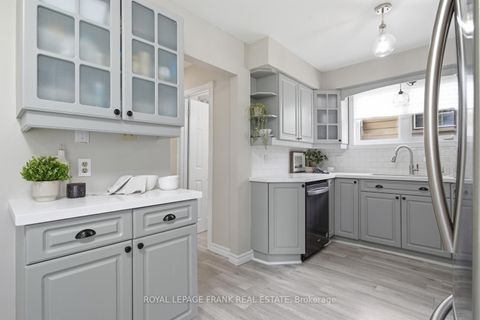 Photo 8 at 449 Lanark Drive, McLaughlin, Oshawa
