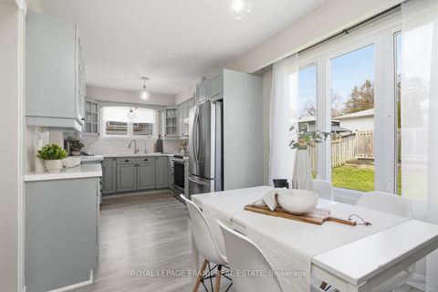 Photo 9 at 449 Lanark Drive, McLaughlin, Oshawa