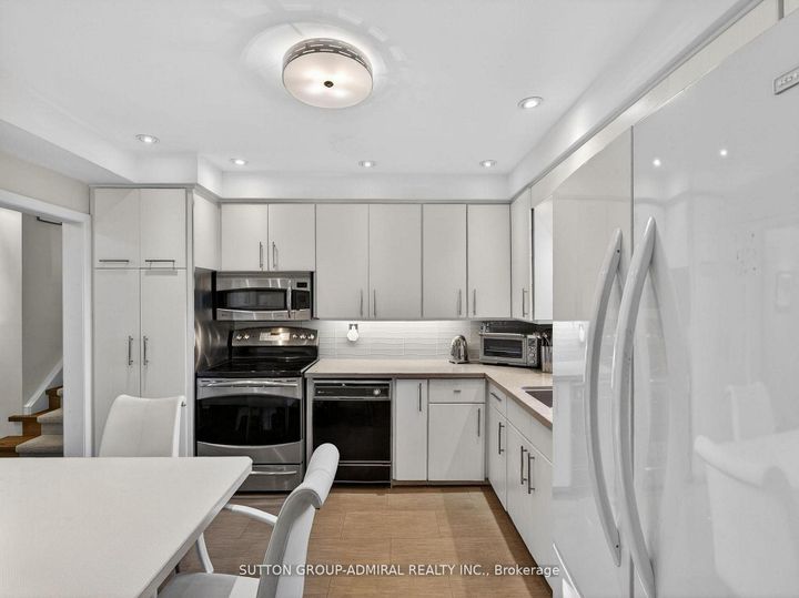 Photo 10 at 30 Foxwarren Drive, Bayview Village, Toronto