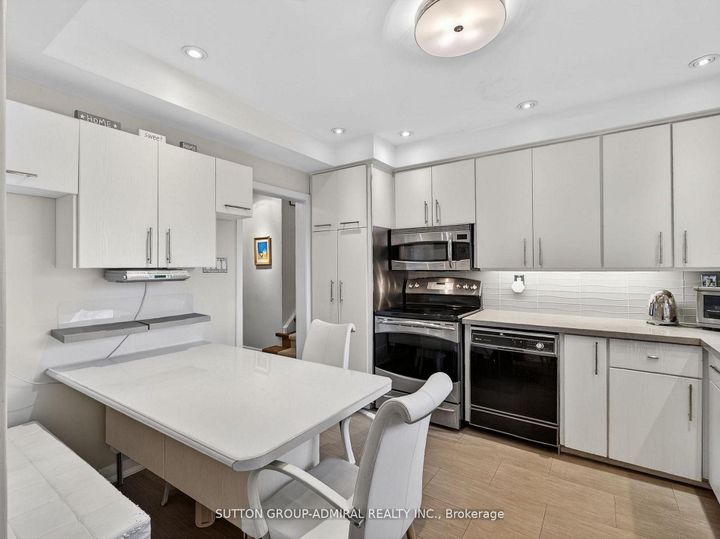 Photo 11 at 30 Foxwarren Drive, Bayview Village, Toronto