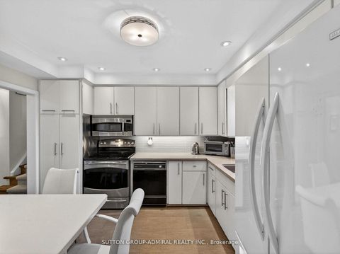 Photo 10 at 30 Foxwarren Drive, Bayview Village, Toronto