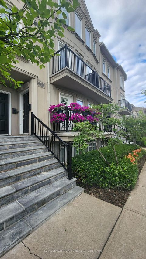 Photo 2 at Th 5 - 118 Finch Avenue W, Newtonbrook West, Toronto