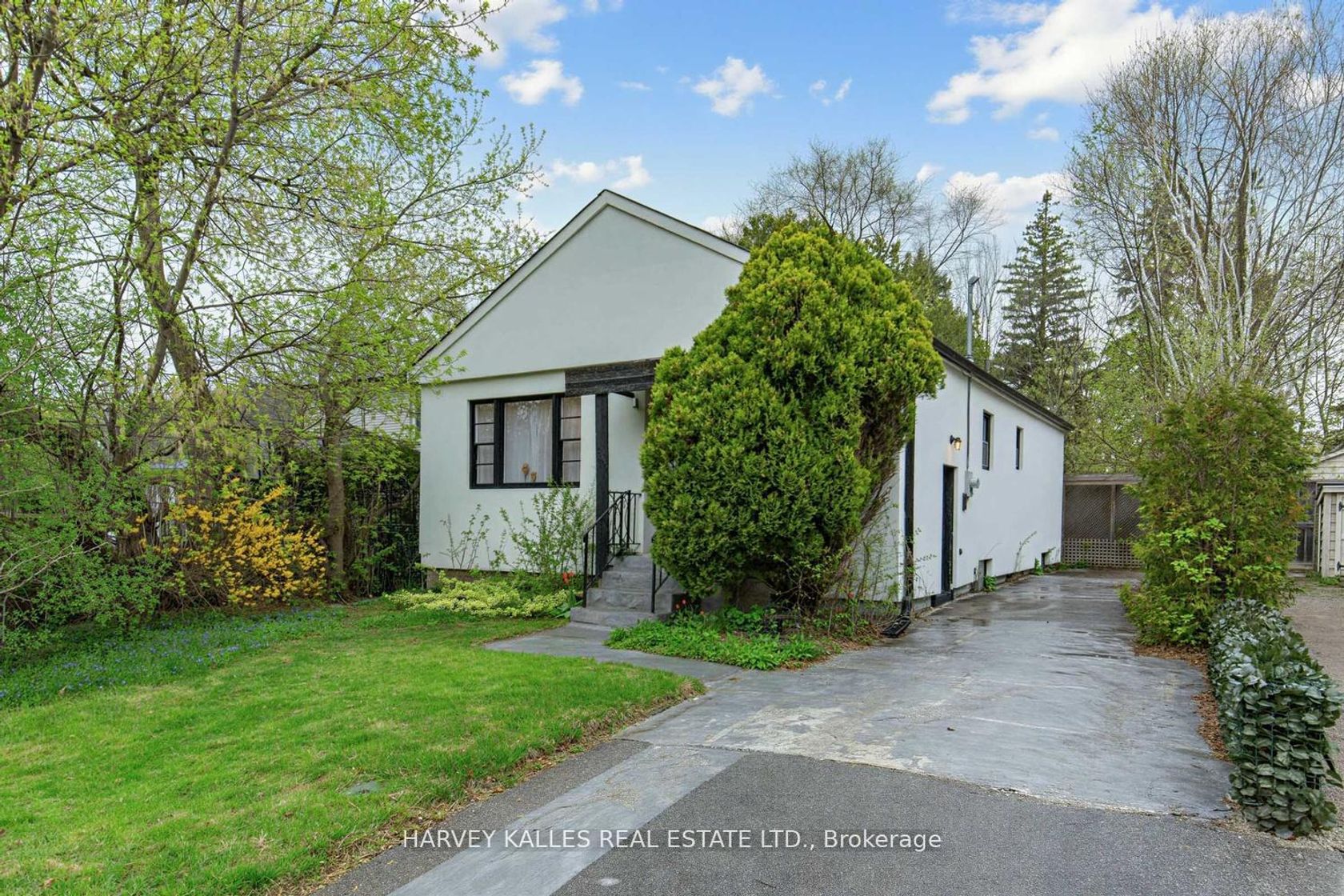 246 Burnett Avenue, Westgate, Toronto photo 1