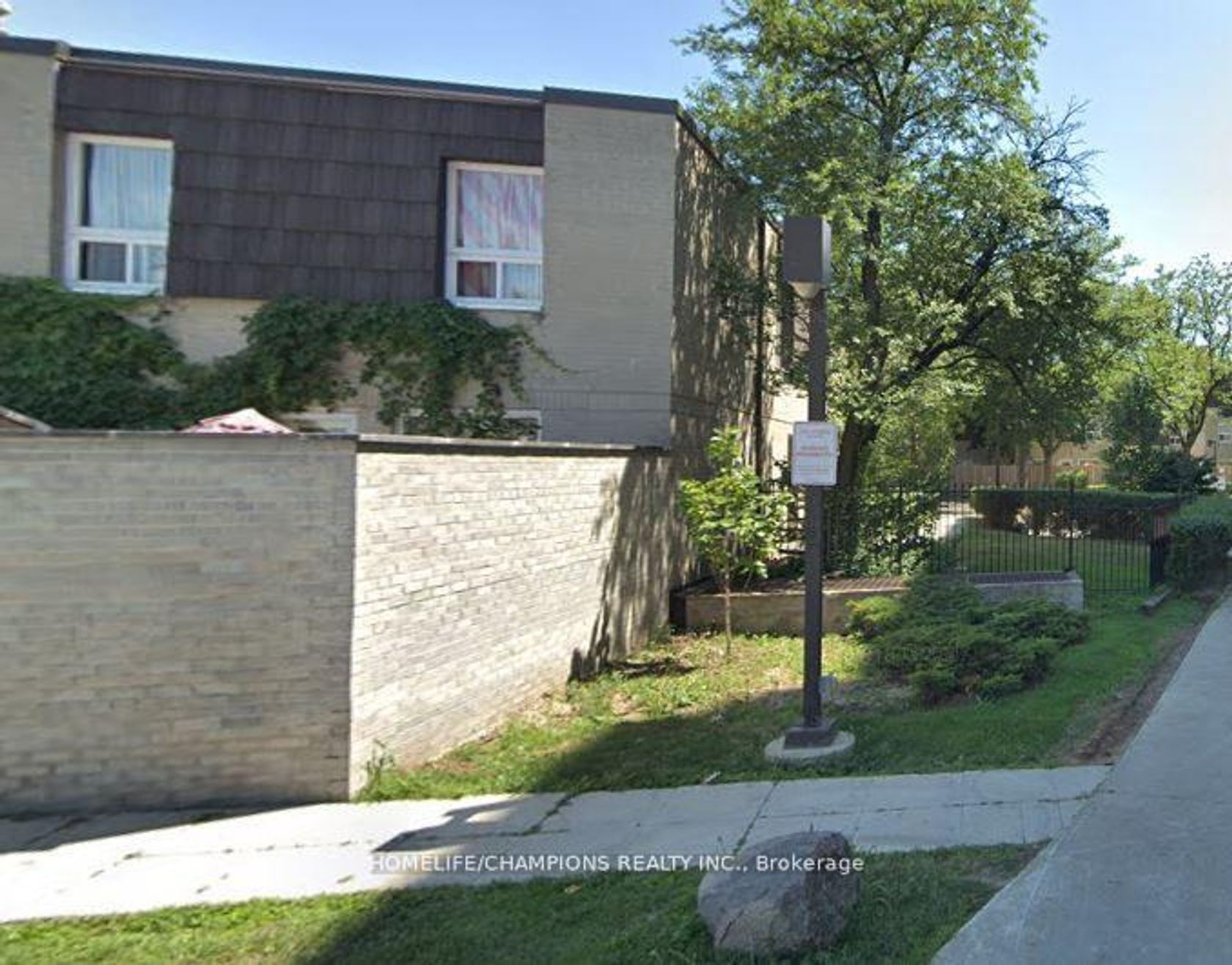14 - 23 Four Winds Drive, York University Heights, Toronto photo 5