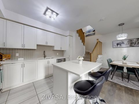 Photo 10 at 92 - 15 Applewood Lane, Etobicoke West Mall, Toronto