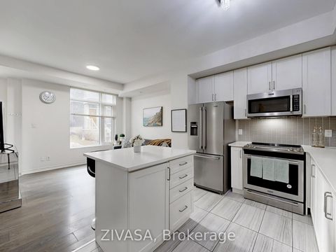 Photo 11 at 92 - 15 Applewood Lane, Etobicoke West Mall, Toronto