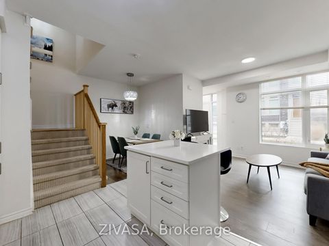 Photo 14 at 92 - 15 Applewood Lane, Etobicoke West Mall, Toronto