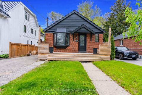 Photo 2 at 19 Yorkview Drive, Queensway, Toronto