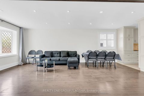 Photo 9 at 19 Yorkview Drive, Queensway, Toronto