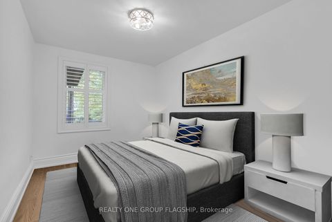 Photo 18 at 19 Yorkview Drive, Queensway, Toronto