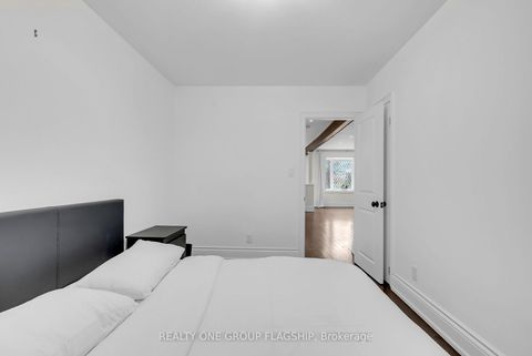 Photo 20 at 19 Yorkview Drive, Queensway, Toronto