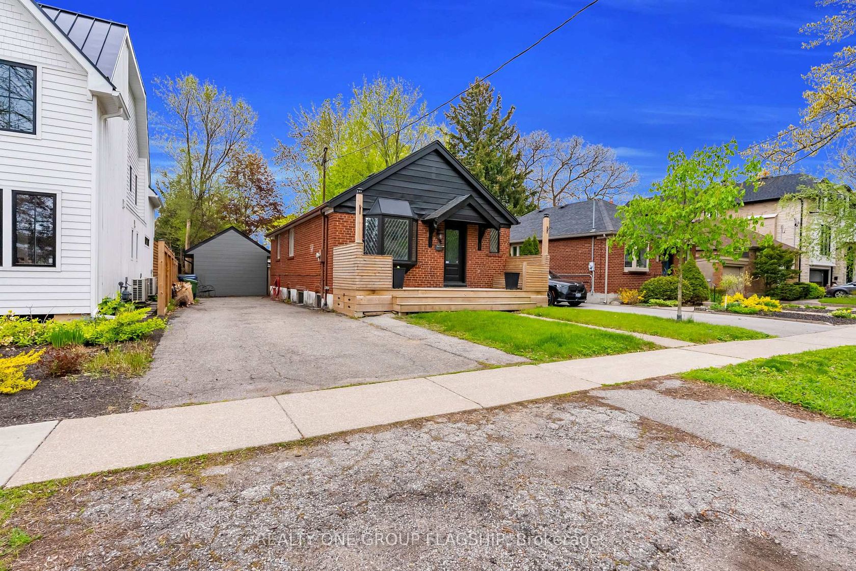 19 Yorkview Drive, Queensway, Toronto 