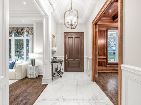 Photo 3 at 5 Lloydminster Crescent, Newtonbrook East, Toronto