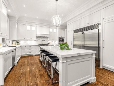Photo 13 at 5 Lloydminster Crescent, Newtonbrook East, Toronto