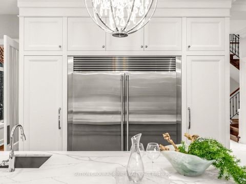 Photo 14 at 5 Lloydminster Crescent, Newtonbrook East, Toronto
