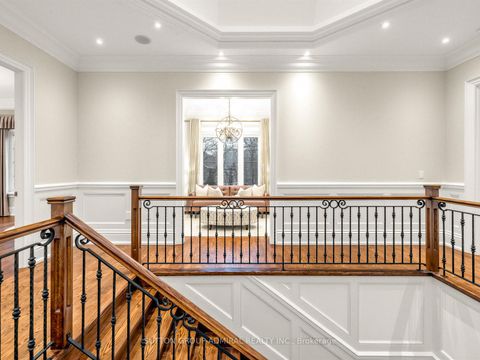 Photo 26 at 5 Lloydminster Crescent, Newtonbrook East, Toronto
