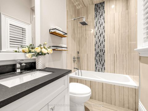 Photo 31 at 5 Lloydminster Crescent, Newtonbrook East, Toronto