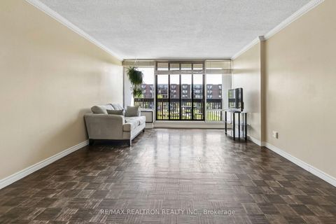 Photo 5 at 306 - 10 Fashion Roseway, Willowdale East, Toronto