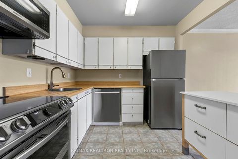 Photo 12 at 306 - 10 Fashion Roseway, Willowdale East, Toronto
