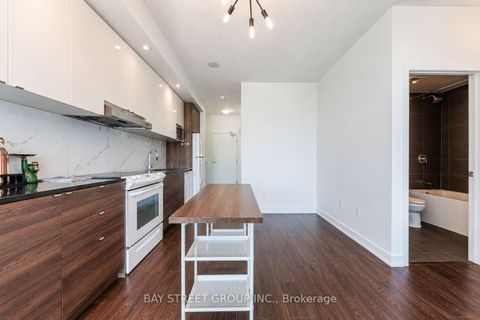 Photo 14 at 2906 - 121 McMahon Drive, Bayview Village, Toronto