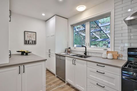 Photo 25 at 81 Yorkview Drive, Willowdale West, Toronto