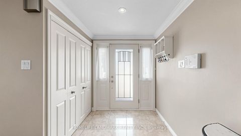 Photo 3 at 27 Quincy Crescent, Henry Farm, Toronto