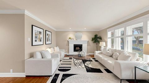 Photo 4 at 27 Quincy Crescent, Henry Farm, Toronto