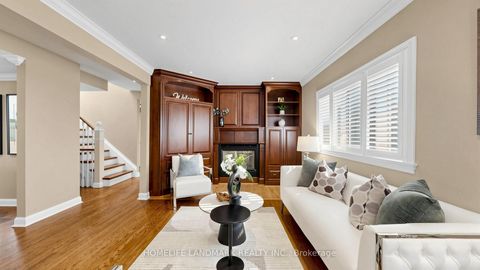 Photo 9 at 27 Quincy Crescent, Henry Farm, Toronto