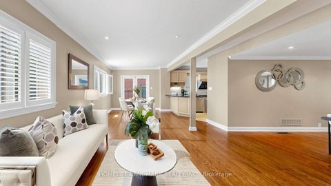 Photo 10 at 27 Quincy Crescent, Henry Farm, Toronto