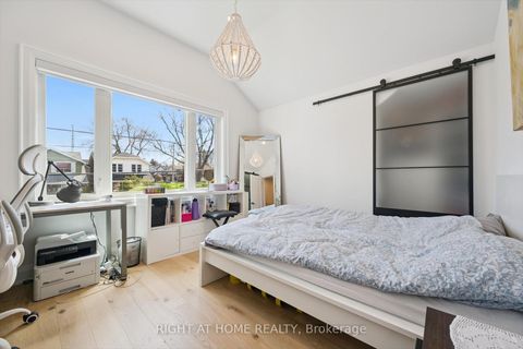 Photo 13 at 814 Coxwell Avenue, East York, Toronto