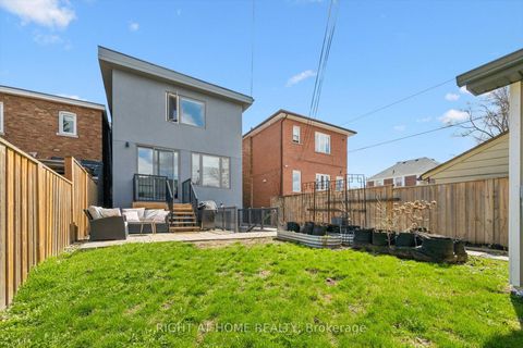 Photo 25 at 814 Coxwell Avenue, East York, Toronto
