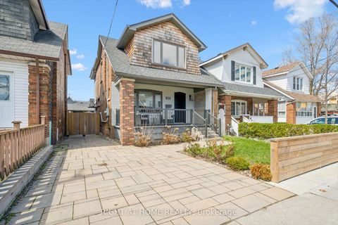 Photo 26 at 814 Coxwell Avenue, East York, Toronto