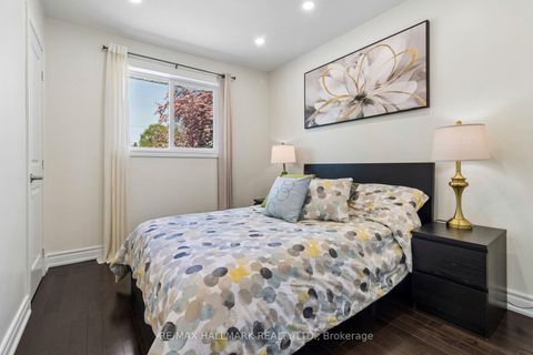 Photo 18 at 41 Aurora Heights Drive, Aurora Heights, Aurora