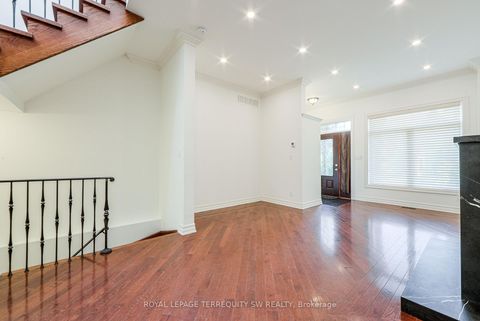 Photo 7 at 329 Lippincott Street, University, Toronto