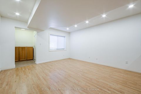 Photo 31 at 329 Lippincott Street, University, Toronto
