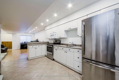 Photo 34 at 329 Lippincott Street, University, Toronto
