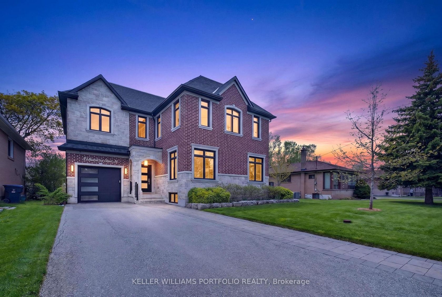 9 Baintree East Street, Bathurst Manor, Toronto 