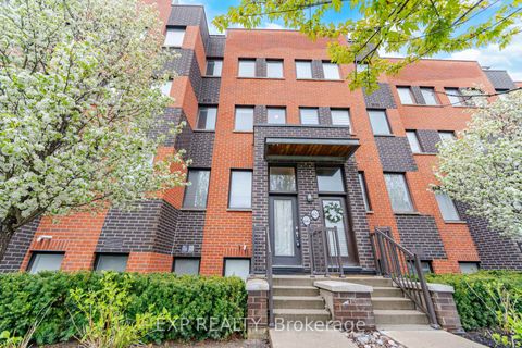 Photo 1 at 66 - 60 Winston Park Boulevard, CFB, Toronto