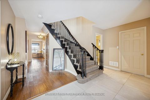 Photo 17 at 22 Chartwell Crescent, Keswick North, Georgina