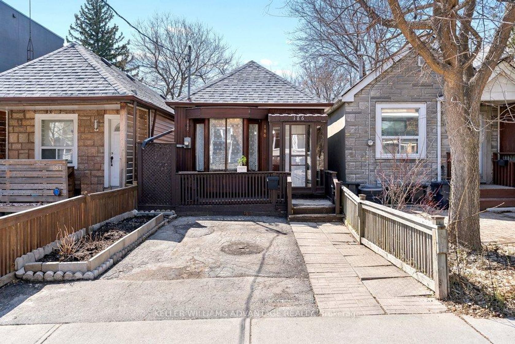 186 Cedric Avenue, Oakwood Village, Toronto photo number 2