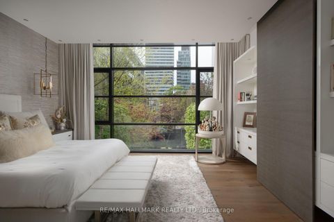 Photo 13 at 23 Lowther Avenue, Annex, Toronto