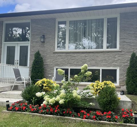 Photo 1 at 58 Maple Grove Avenue, Oak Ridges, Richmond Hill
